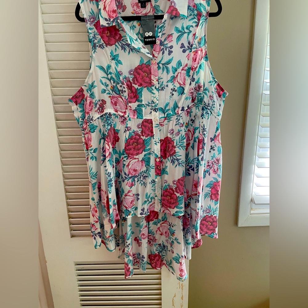 NWT-Torrid size 3 (22-24) sleeveless babydoll top